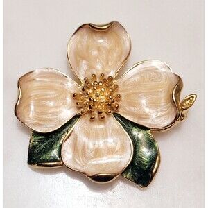 Vintage Gold Tone Enamel Dogwood Blossom Flower Floral Spring Brooch Pin Jewelry